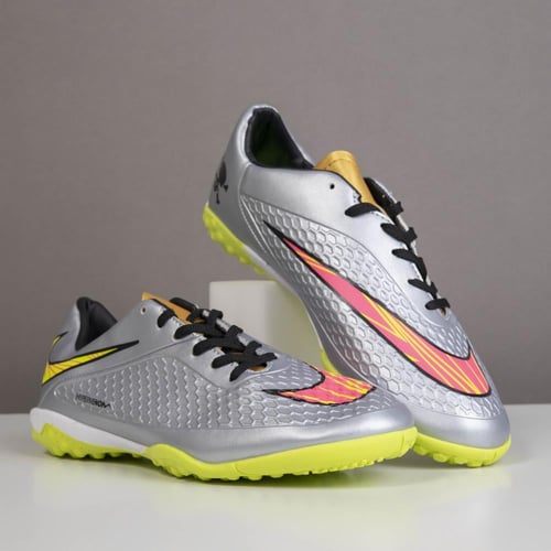 جزمة كرة قدم Nike