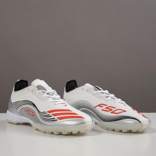 جزمة كرة قدم Adidas