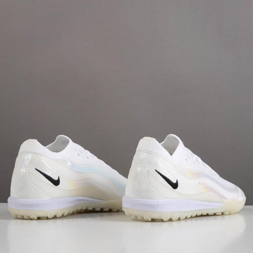 جزمة كرة قدم Nike