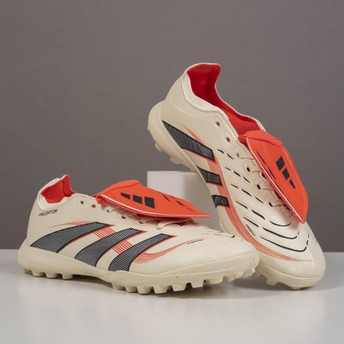 جزمة كرة قدم Adidas