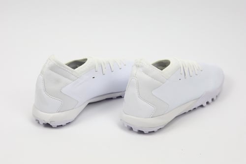 جزمة كرة قدم Adidas