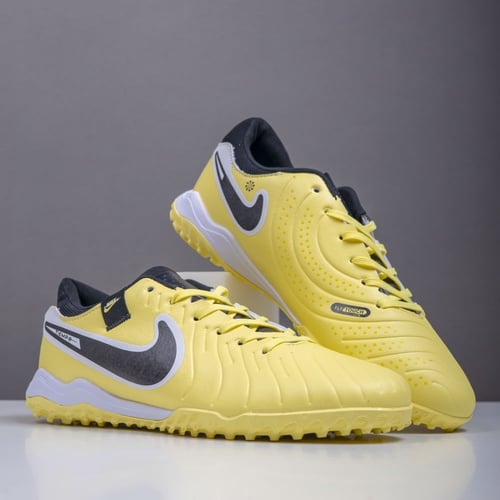 جزمة كرة قدم Nike