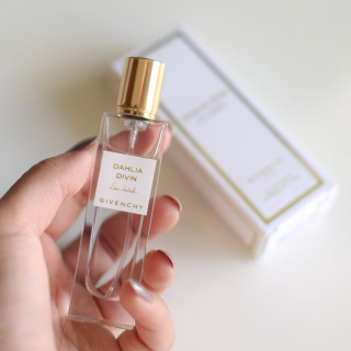 عطر ميني جيفنشي داليا ديفين او انيشيال - بخاخ