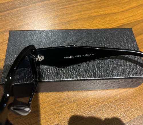 نظارة برادا