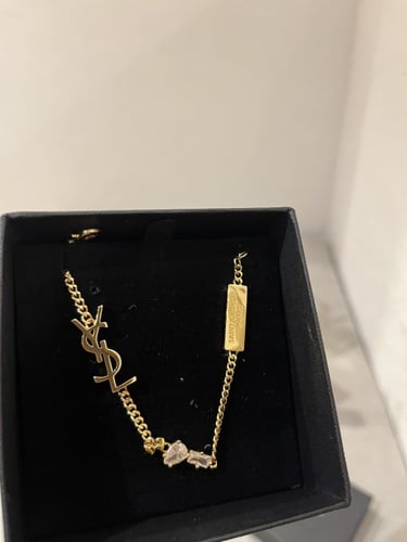 اسورة مطلية ذهب