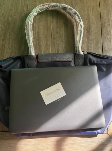 شامب حجم كبير ( كحلي/احمر )