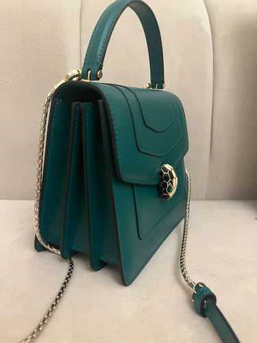 شنطة جلد طبيعي