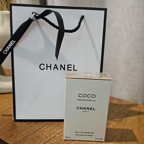 كيس شانيل وسط اصلي مع الشريطة