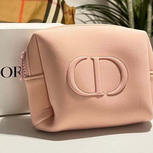 شنطة مكياج ديور وردي