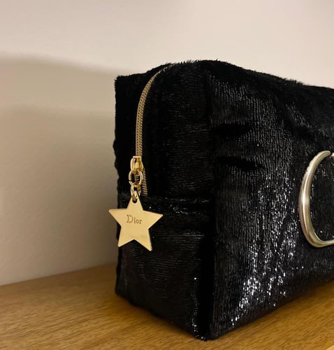 شنطة مكياج ديور اسود مخمل