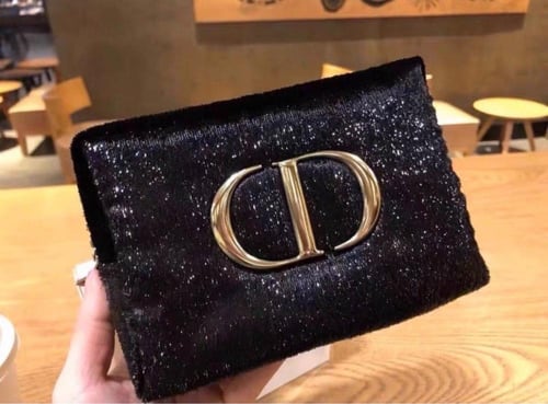 شنطة مكياج ديور اسود مخمل
