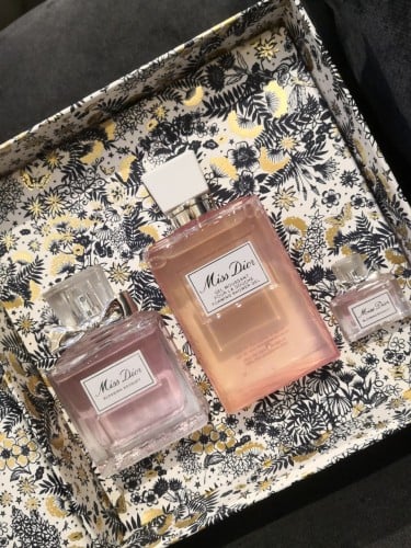 مجموعة مس ديور بلومنق بوكيه 3 قطع مع الملحقات