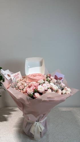 باقة الكيك الكبيرة ( 30 غصن بيبي جوري )