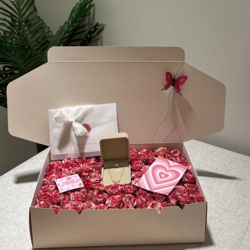 بوكس الورود والاكسسوار