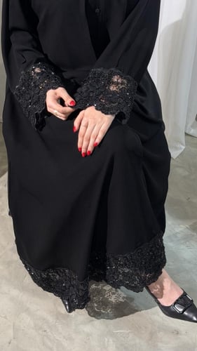 عباية لميس ( تطريز على الكم واسفل العباية)