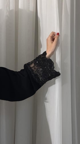 عباية لميس ( تطريز على الكم واسفل العباية)