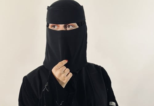 نقاب قصير مطاط مائل واغلاق ربط