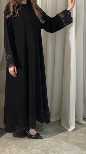 عباية لميس ( تطريز على الكم واسفل العباية)