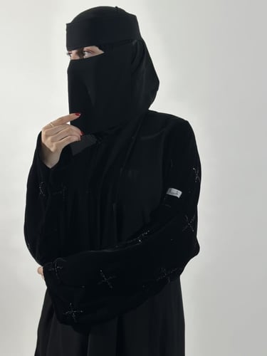 نقاب قصير مطاط مائل واغلاق ربط