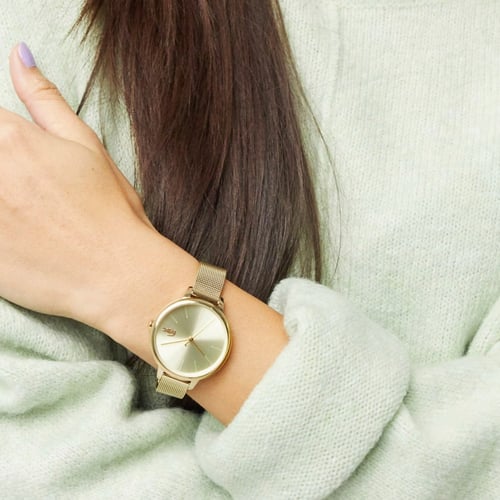 ساعة لاكوست ستانلس ستيل ذهبي