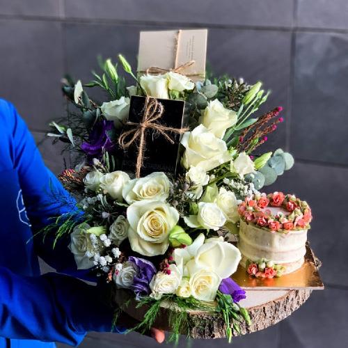 تنسيق الهديه على لوح خشبي