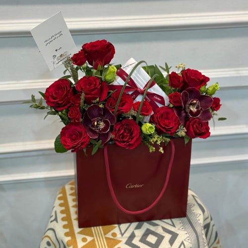 هدية عطر كارتير منسق بالورد