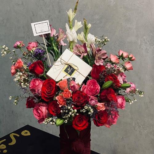 تنسيق فازة ورد مع تشوكلت باتشي