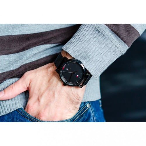 ساعة تومي هيلفيغر