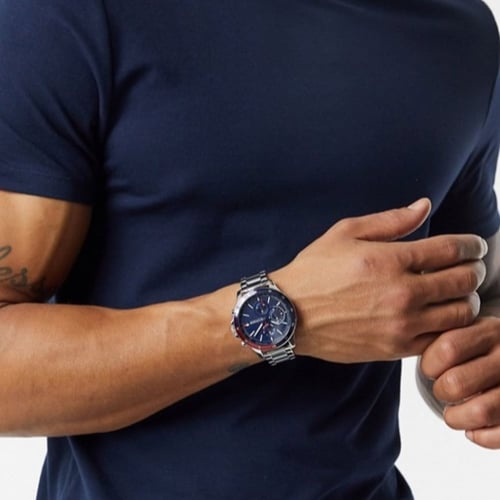 ساعة تومي هيليفيغر