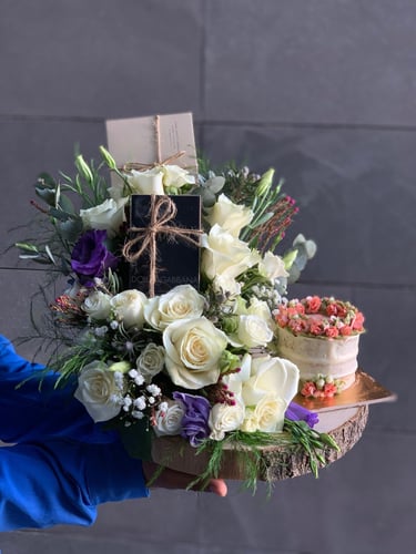 تنسيق الهديه على لوح خشبي