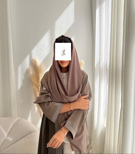 Q138 " اللون اللي بالصورة غير متوفر "