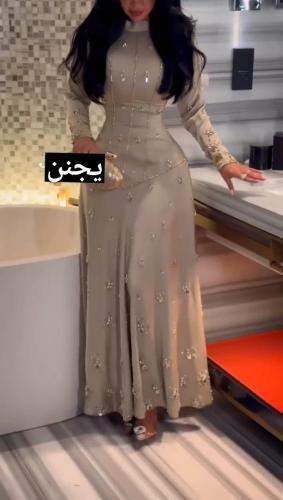 فستان سهرة طويل بلون ذهبي فاتح