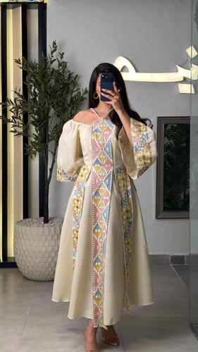 جلابية أكمام مطرّزة تضيف فخامةً تراثيّة