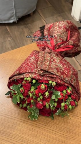 باقة ورد مع شال كشميري