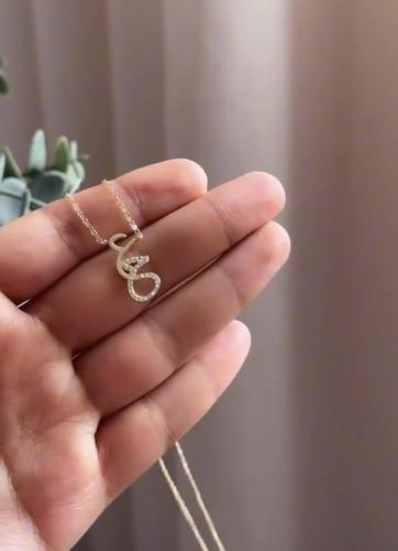 سلسال حرفين بتصميم أنيق