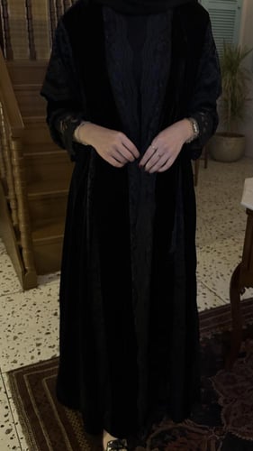عباية مخمل كوري+دانتيل فرنسي