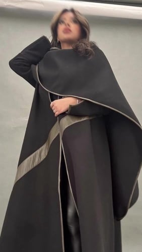 عبايه شتوي بشت اسود