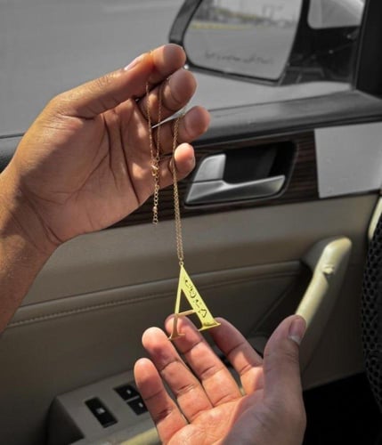 تعليقه سياره بالاسم والحرف