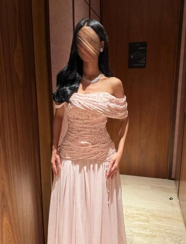 فستان وردي تل أنيق