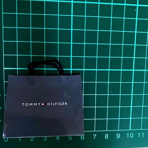 مغناطيس كيس تومي هيلفيغر