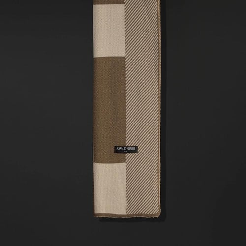 وشاح سوادنس رجالي بنمط مربعات SXK