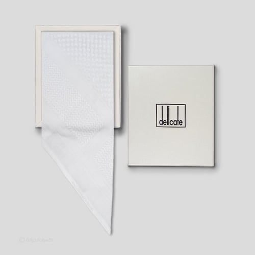 شماغ ديليكات ابيض كلاسيك 2025 انجليزي