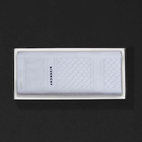 شماغ جيفنشي ابيض كلاسيك