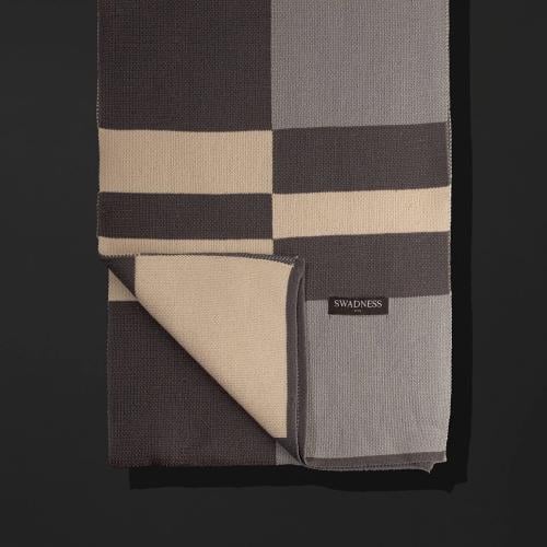 وشاح رجالي بنمط مربعات سوادنس SXJ