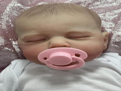 دمية الطفلة الرضيعة