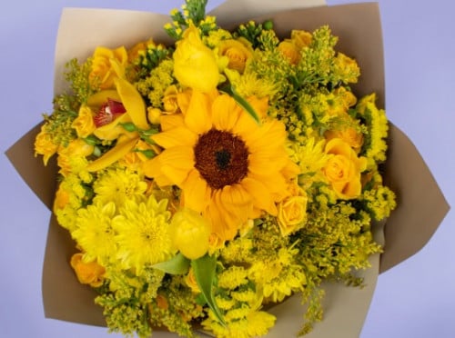 بوكية بالون الأصفر مكس من الازهار الهولندية
