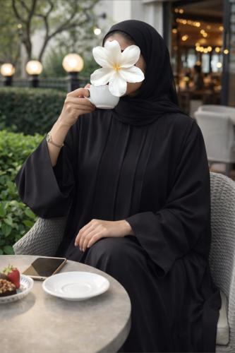 عباية كلوش واسعه قماشها كريب طايح مايتعرفط ابد بسح...