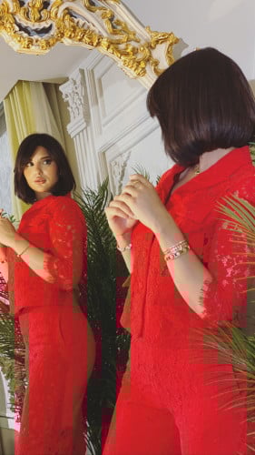 طقم دانتيل أحمر بنطلون وجاكيت