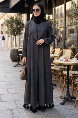 عباية رصاصي على اسود انيقه مزينه بالهدب من اسفل