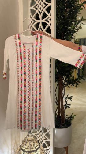 دراعة الطفلة رمضانية لون ابيض تطريز بدوي انيقه ومن...